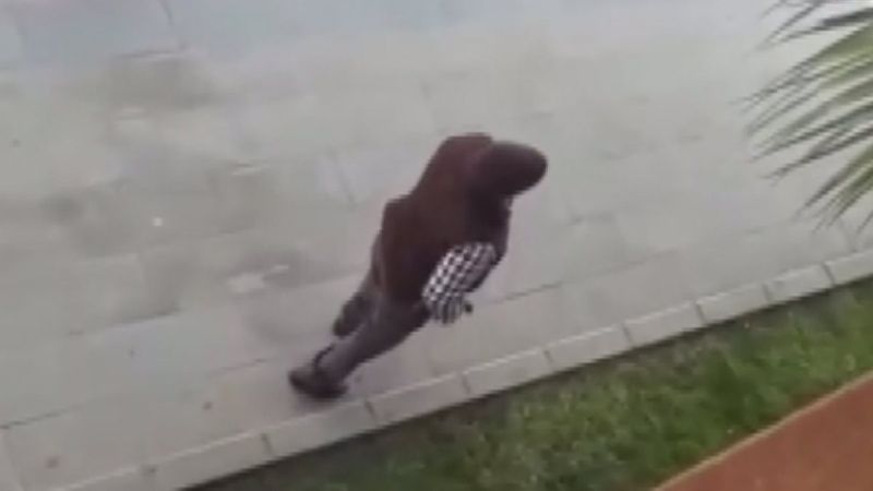 Küçükçekmece’de takip edildiğinden şüphelenip, silahını ateşledi