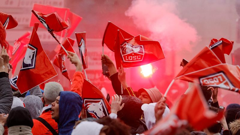 Lille şampiyonluk kupasını aldı