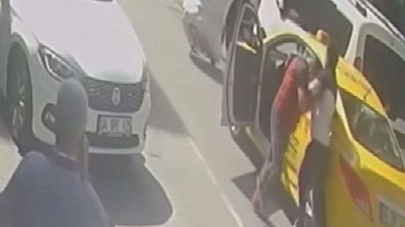 Fatih'te taksiciyle müşterinin kavgası
