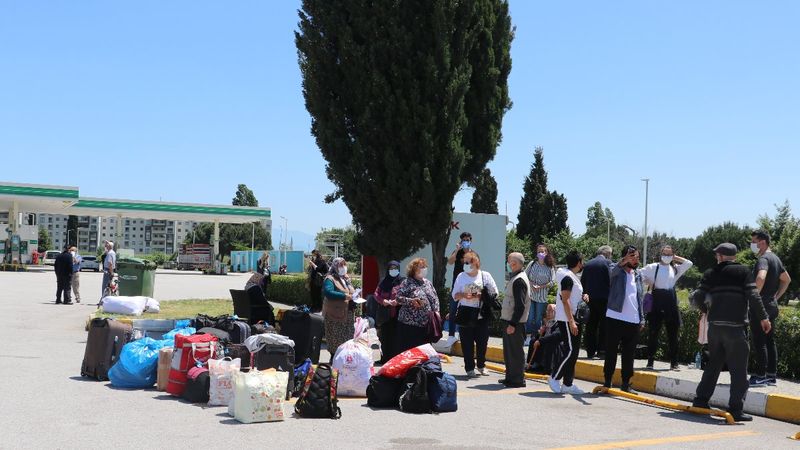 Kocaeli’de otobüs şoförü yolcuları bırakıp kaçtı
