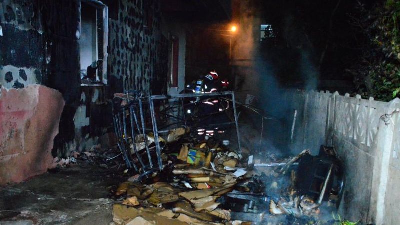 Sakarya'da 3 katlı binada yangın paniği