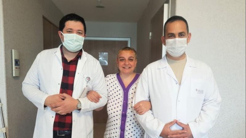 İstanbul’da bir kadının 8 saatlik operasyonla beynindeki tümör alındı