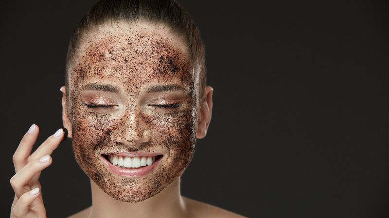 Doğal güzelliğinizi uyandıracak kahveli 5 tarif