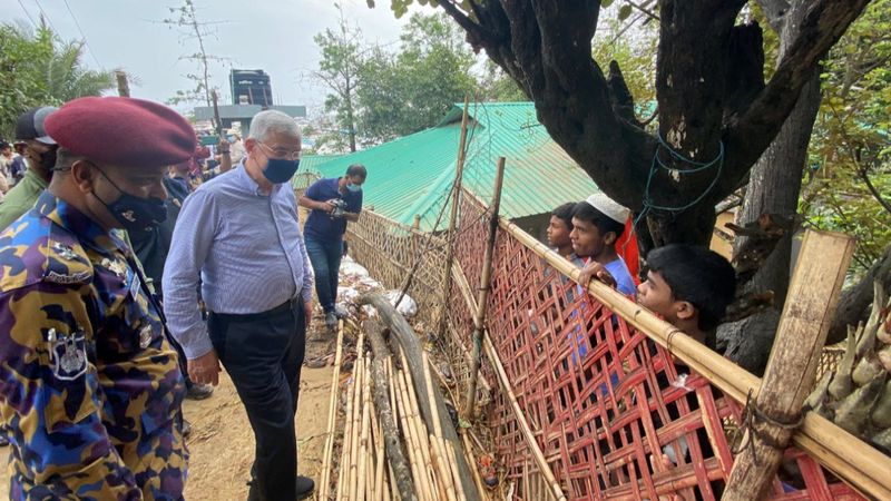 Volkan Bozkır, Arakanlı Müslümanları kampta ziyaret etti