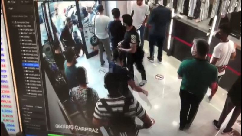 Fatih’te maske takma tartışması, silahlı kavgaya dönüştü