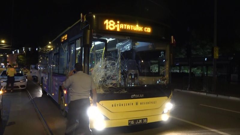 Bursa'da dikkatsiz yayaya otobüs çarptı