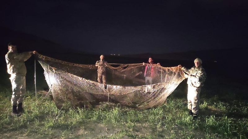Van’da kaçak olarak inci kefali avlayan 25 kişiye para cezası verildi