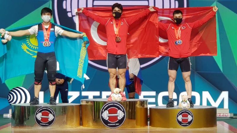 Milli halterci Muhammed Furkan Özbek Dünya Şampiyonu