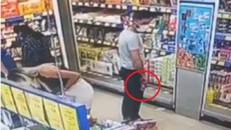 İzmir'de marketteki kadının gizlice fotoğraflarını çekti