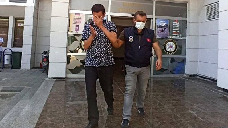 Mersin’de polis olduğunu söyleyip hırsızlık yaptı