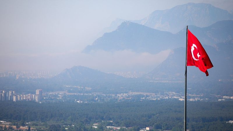 Antalya nem bulutları arasında kayboldu