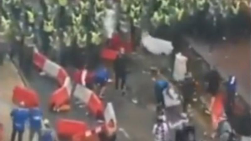 İskoçya'da taraftarlar ve polis birbirine girdi