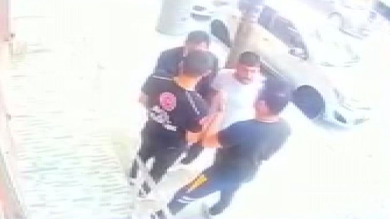 Avcılar'da sağlık çalışanının bıçaklanma anı