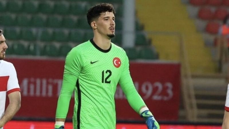Altay Bayındır: 4 kaleciyiz kim oynarsa oynasın terini sileriz