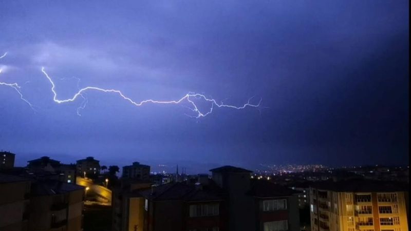 Karabük'te şimşekli gece