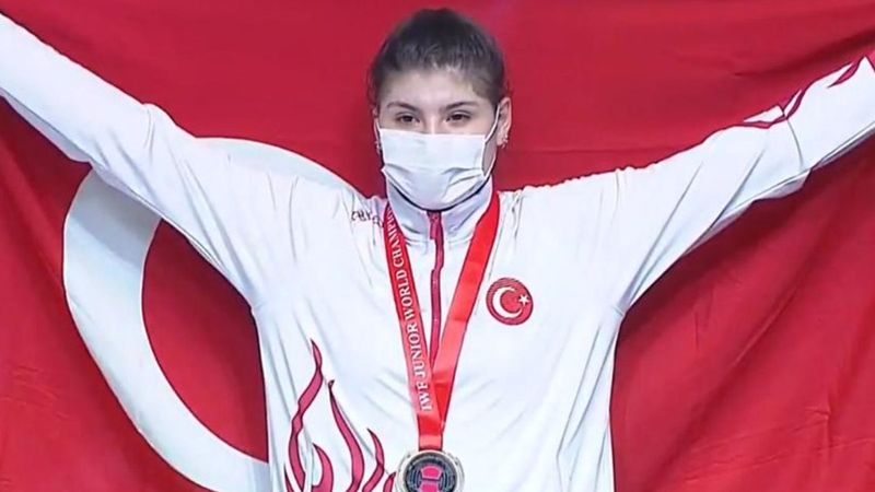 Dünya Gençler Halter Şampiyonası'nda Dilara Uçan'dan altın madalya