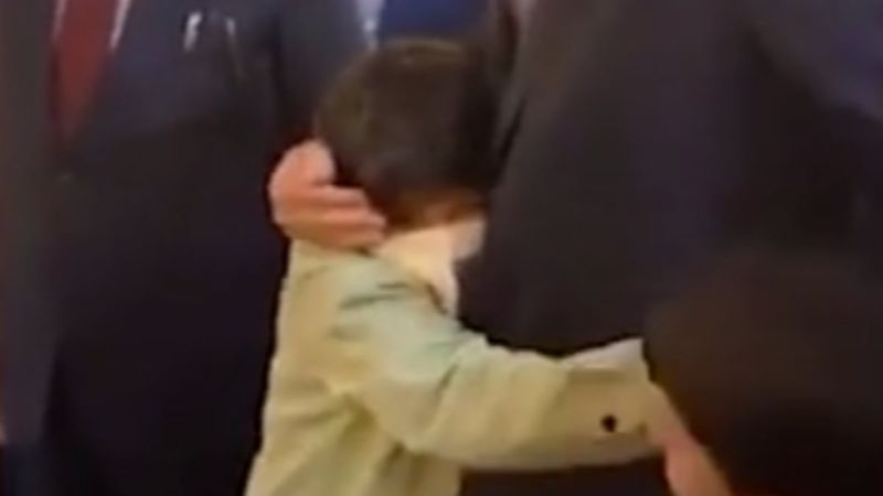 Torunları, Cumhurbaşkanı Erdoğan'ı görünce koşarak sarıldı
