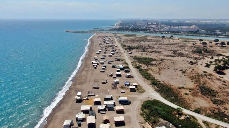 Antalya'da denize sıfır çardakta tatil
