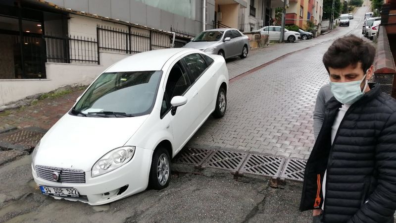 Ataşehir’de yağmur suyu çukurlara doldu, sürücüler kaza yaptı