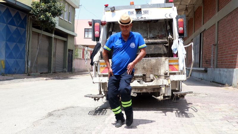 Adana’da temizlik işçisi, çöp toplarken ‘break dans’ yaptı