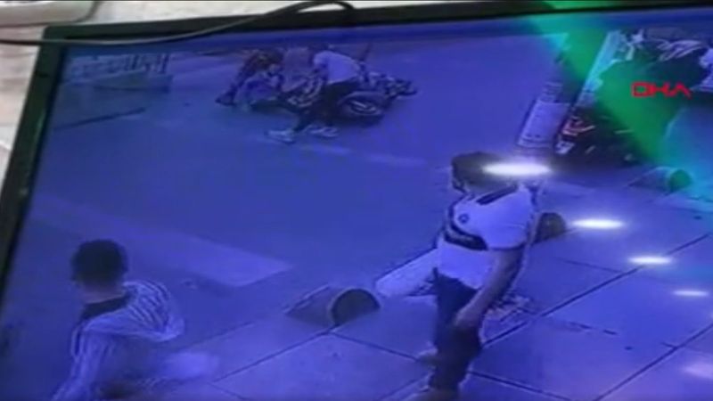 Sultangazi’de ters yönde ilerleyen motosikletin kaza anları kamerada