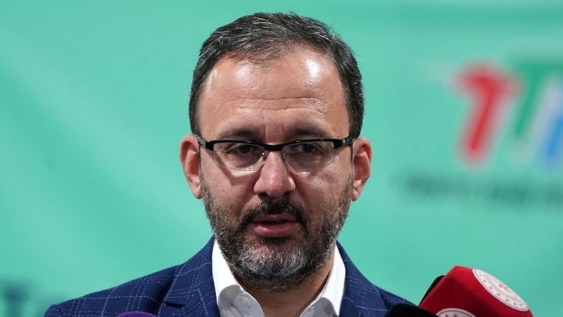 Gençlik ve Spor Bakanı Kasapoğlu, EuroLeague şampiyonu Anadolu Efes'i tebrik etti