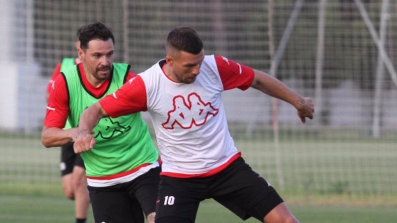 Antalyaspor'da 4 futbolcuyla yollar ayrıldı