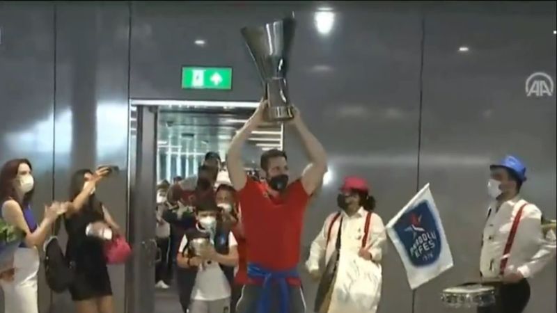 Şampiyon Anadolu Efes, İstanbul'da