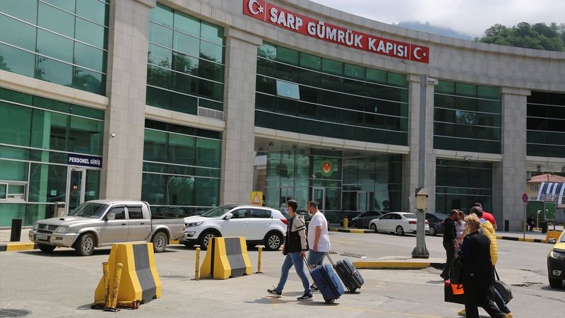 Sarp Sınır Kapısı karşılıklı yaya geçişlerine açıldı