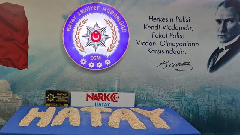 Hatay’da, aracın içinde 58 bin 666 adet captagon hap bulundu