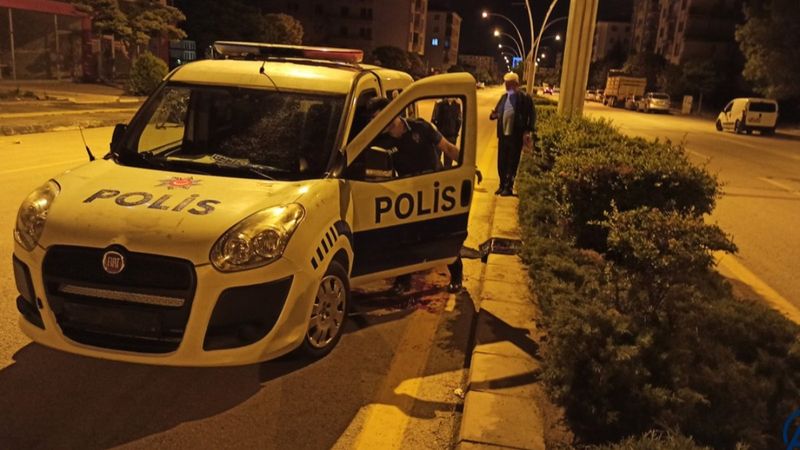Ankara'da polise bıçakla saldıran kişi silahla vurularak durduruldu