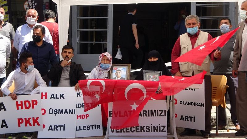 Muş’ta ailelerin evlat nöbeti devam ediyor