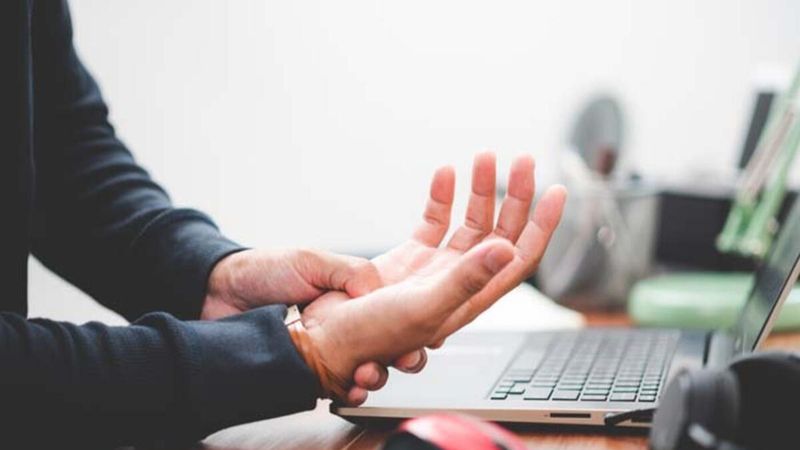 Ellerde güçsüzlüğün nedeni karpal tünel sendromu olabilir