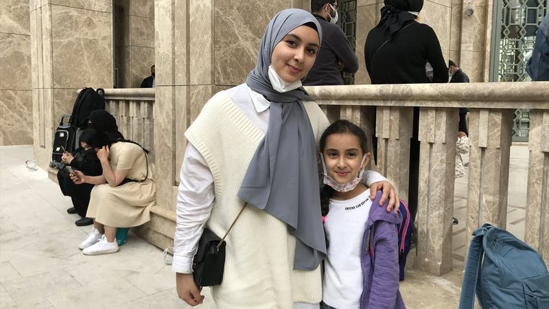 Taksim Camii'ne turistlerden yoğun ilgi