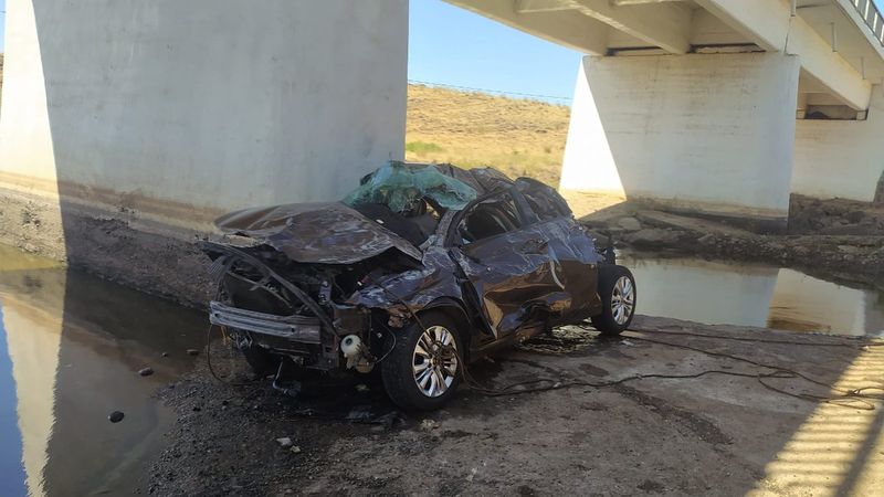 Şanlıurfa'da otomobil köprüden uçtu