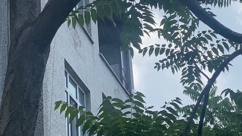 Beyoğlu’nda balkondan düşen genç, ölümden döndü