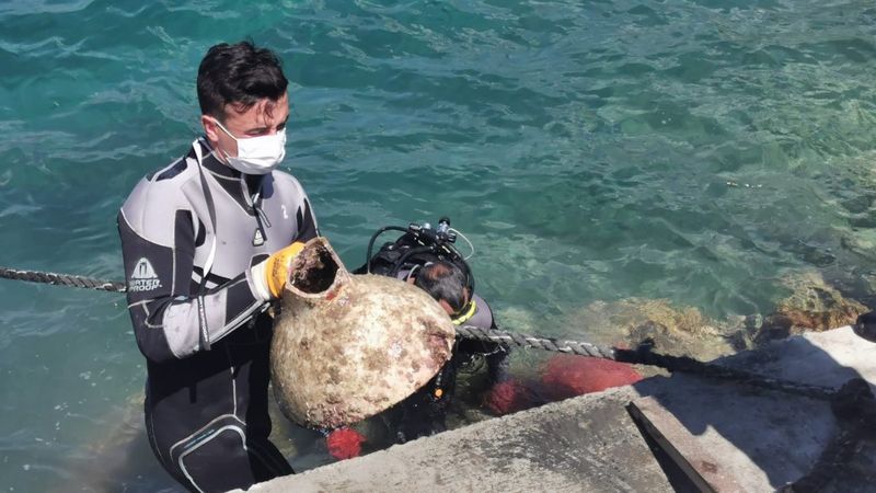 Kuşadası'nda denizden çıkanlar şaşırttı