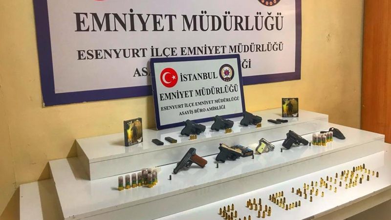 Esenyurt'taki galerilere ruhsatsız silah operasyonu düzenlendi