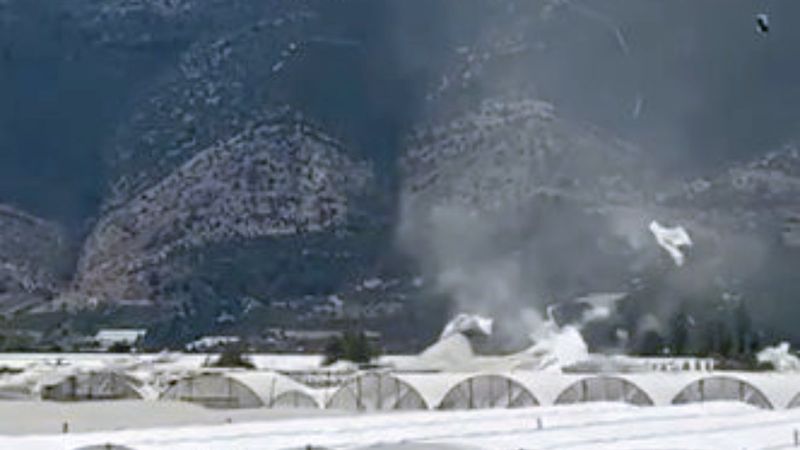 Antalya'da hortum seraları uçurdu