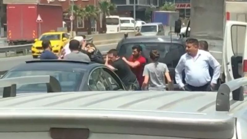 Başakşehir'de yol verme kavgası
