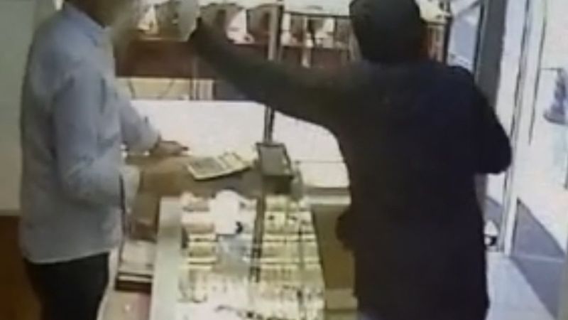 Sultanbeyli'de kuyumcuda gasp