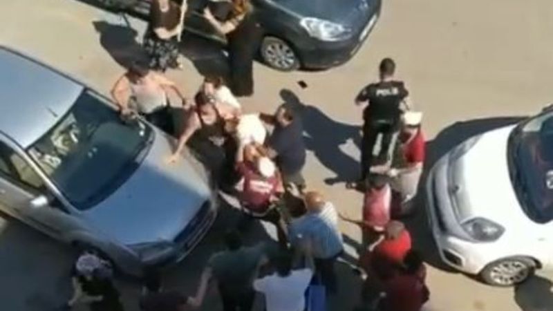 Antalya'da çocuklar tartıştı, aileleri kavga etti