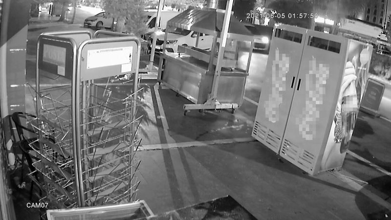 Adana'daki kebapçıya kalaşnikofla saldırı düzenlendi