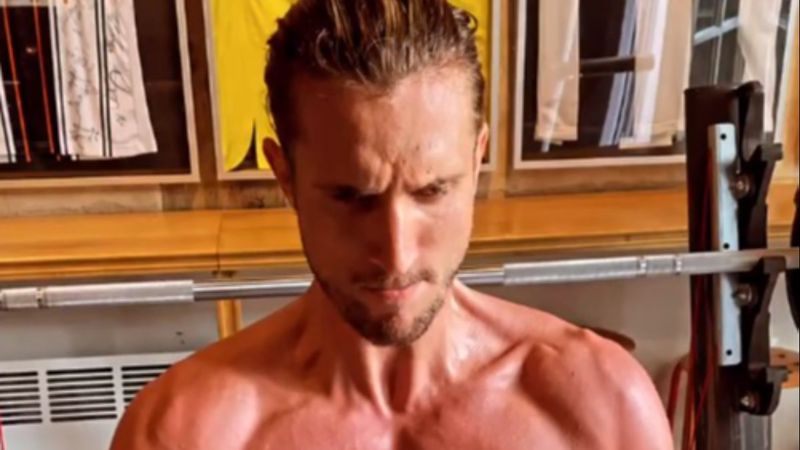 Yusuf Yazıcı, fit görünümüyle dikkat çekti