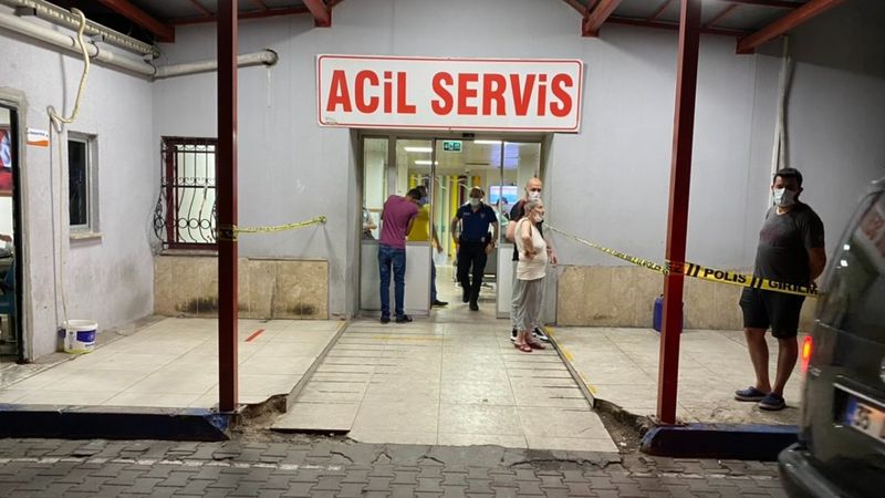 İzmir'de bir kişi, uyurken akrabası tarafından bıçaklandı