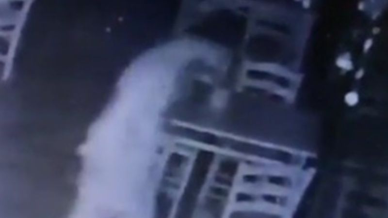 Bursa'da cam kapıya çarpan vatandaş