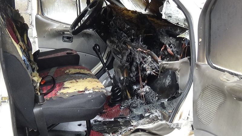 Tokat'ta kontağı kapatılan kamyonet alev aldı