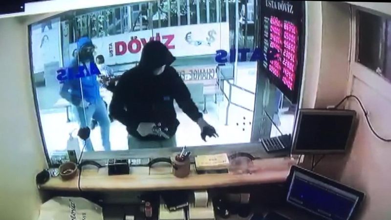 Şişli'de döviz bürosuna soygun girişimi