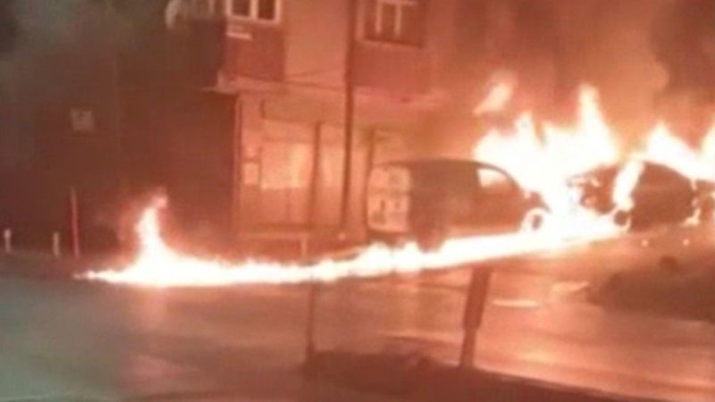 Küçükçekmece’de ayrılmak isteyen kız arkadaşının babasının aracını yaktı