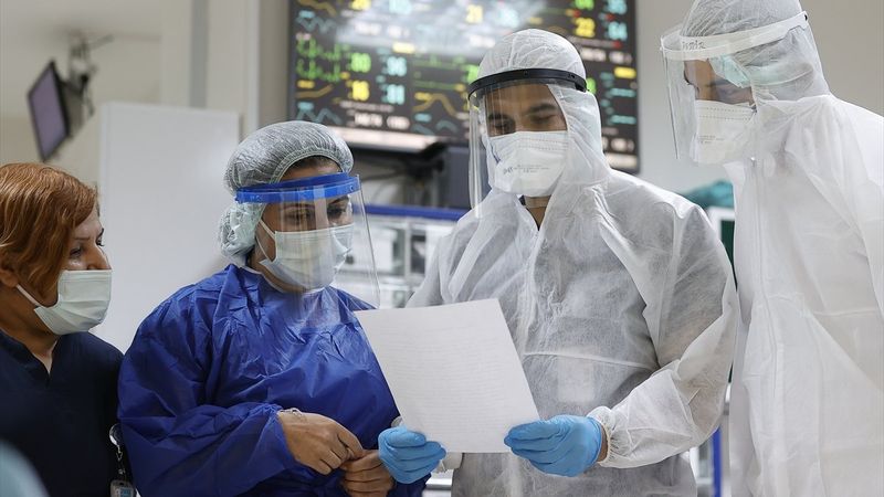 Antalya'da koronayı yenen hastadan duygulandıran mektup